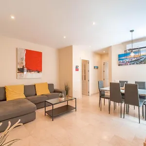 https://gran-apartamento-renovado-de-3-habitaciones-malagasimple.1costadelsol.com